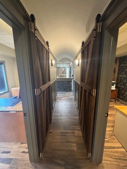 More Photos Of 1517 N Orange Blossom Trl, Orlando Office For Lease