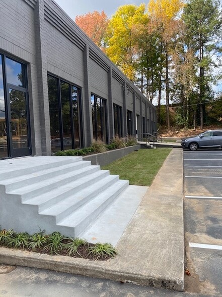 More Photos Of 3115-3121 Marjan Dr, Doraville Warehouse For Lease