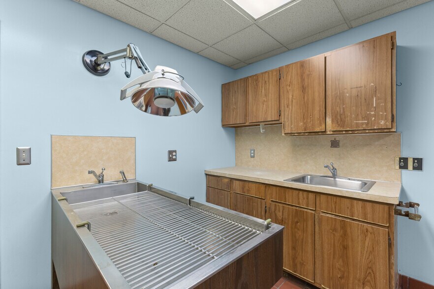 More Photos Of 435 Sumpter rd, Belleville Hospital For Sale