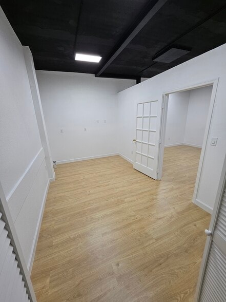 More Photos Of 14200-14238 SW 136th St, Miami Light Manufacturing For Sale