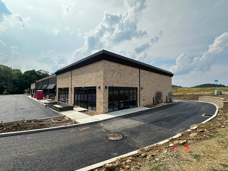 More Photos Of 4075-4089 Adair Ave, Valencia Storefront Retail Office For Lease