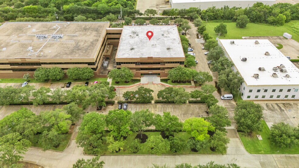 More Photos Of 1601 Industrial Blvd, Sugar Land Medical For Lease