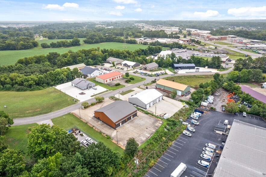 More Photos Of 219 Industrial Dr, Clarksville Warehouse For Lease