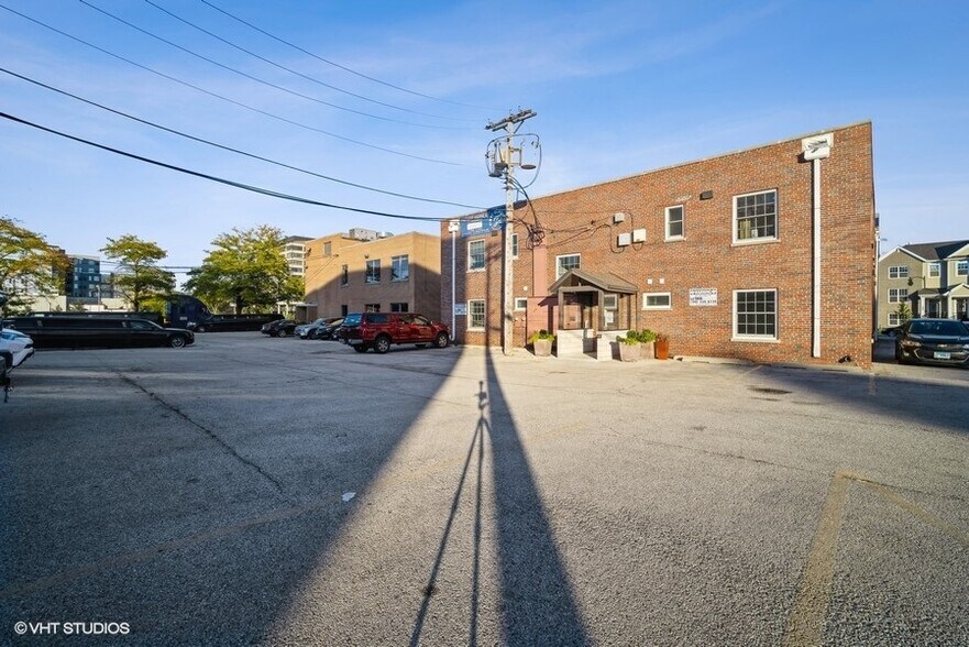 More Photos Of 780 S Lee St, Des Plaines Office For Lease