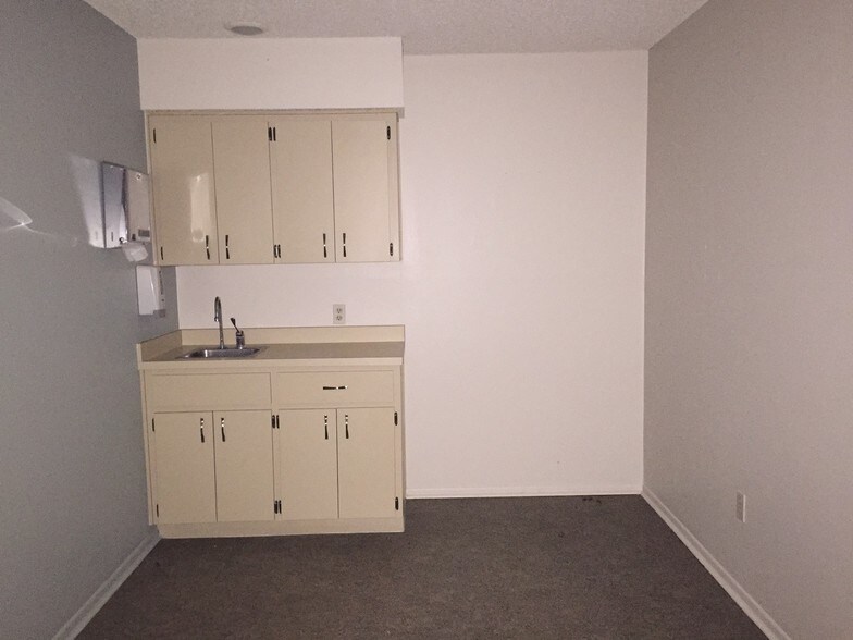 More Photos Of 1305 S Fort Harrison Ave, Clearwater Medical For Sale
