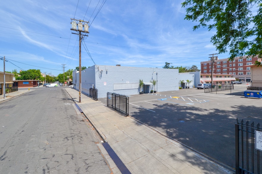 More Photos Of 1029-1045 N El Dorado St, Stockton Office For Lease
