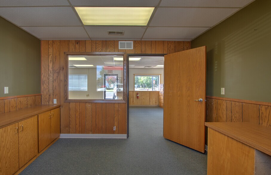 More Photos Of 206 Union St S, Mora Freestanding For Lease