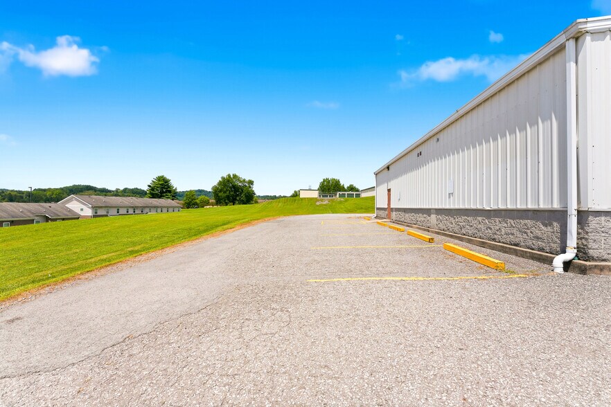 More Photos Of 161 Adena Ln, Clarksburg Office For Lease