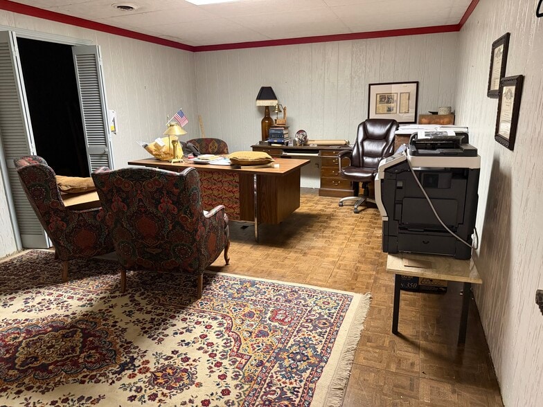 More Photos Of 1951 E 3rd St, Corinth Cemetery Mausoleum For Sale