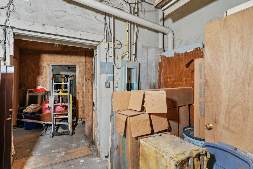 More Photos Of 45 Old Flat River, Coventry Manufacturing For Sale