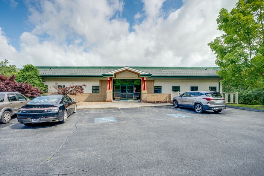 More Photos Of 2025 Meadowview Pky, Kingsport Medical For Lease