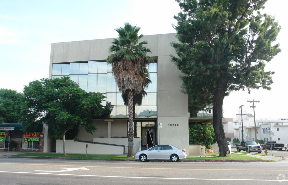 More Photos Of 13743 Ventura Blvd, Sherman Oaks Coworking Space