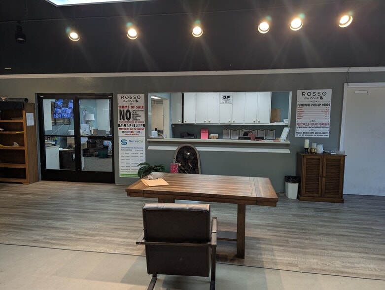 More Photos Of 6881 Monterey Rd, Gilroy Freestanding For Lease