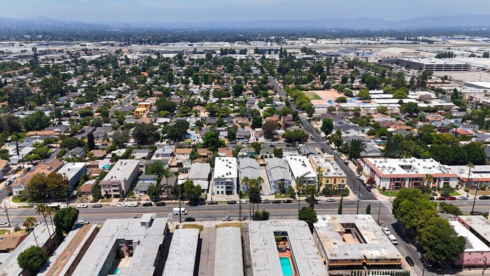 More Photos Of 7437 Haskell Ave, Van Nuys Apartments For Sale