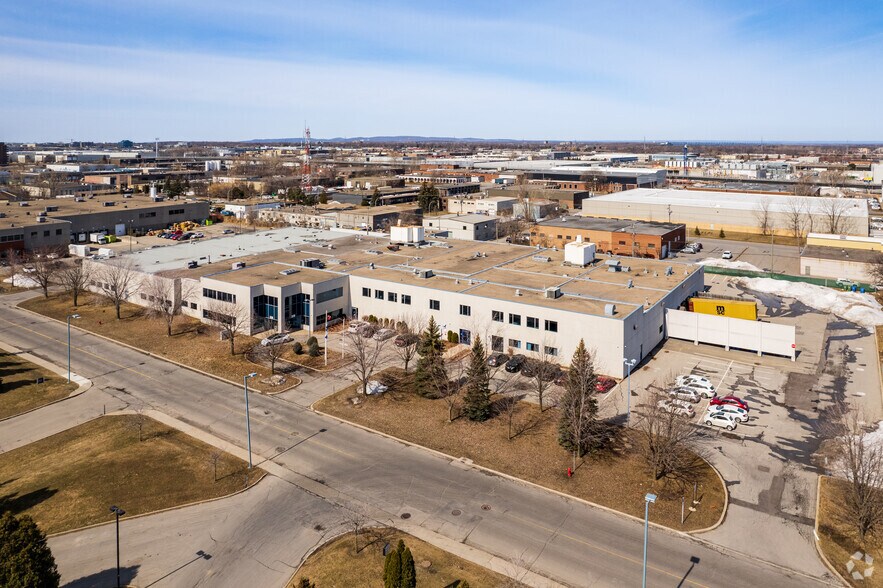 More Photos Of 330 Av Avro, Pointe-claire Warehouse For Lease