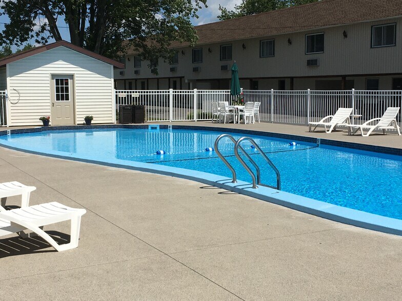 More Photos Of 37067 Nys Route 12, Clayton Hotel For Sale