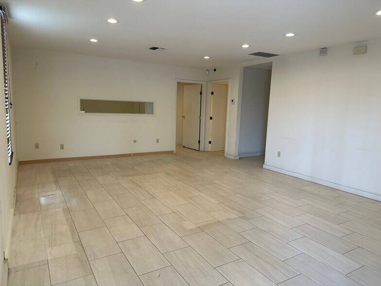 More Photos Of 8585-8587 Canoga Ave, Canoga Park Service For Lease