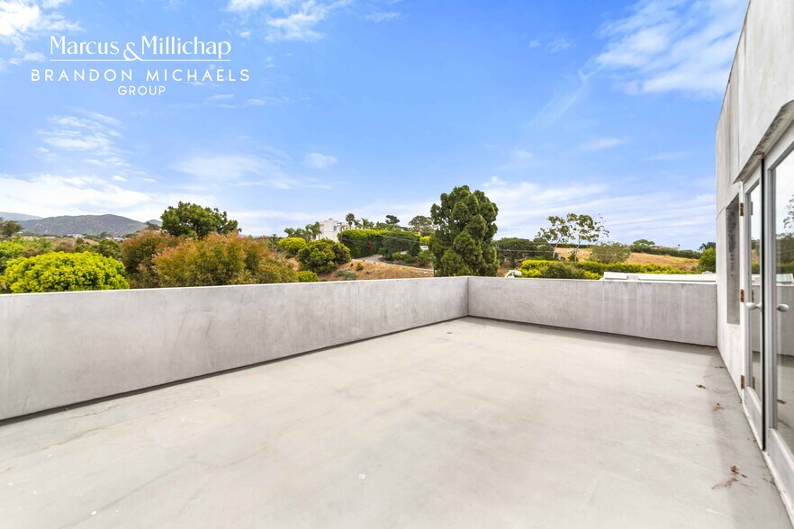 More Photos Of 28955 Pacific Coast Hwy, Malibu Storefront Retail Office For Sale