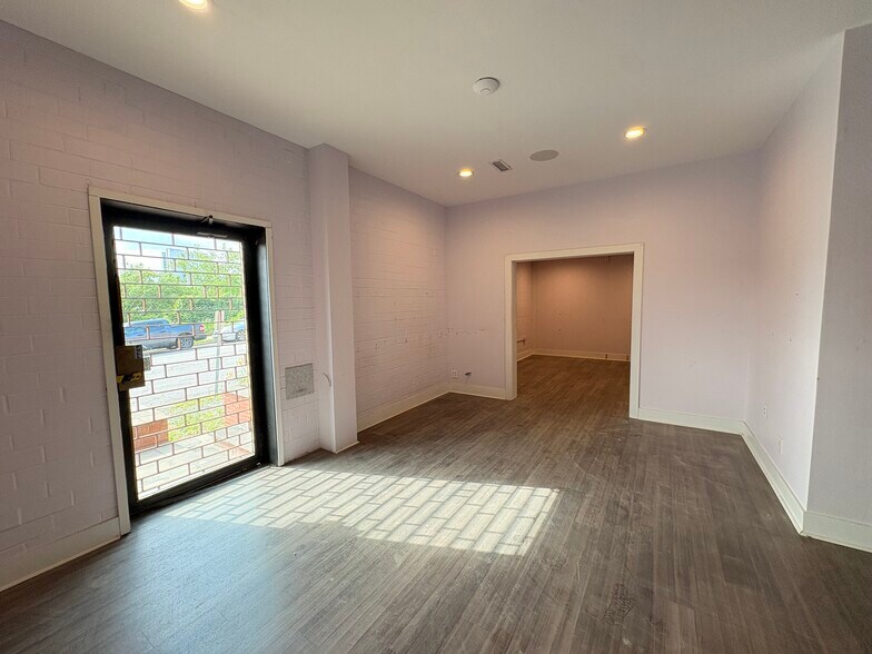More Photos Of 901 N West St, Raleigh Showroom For Lease