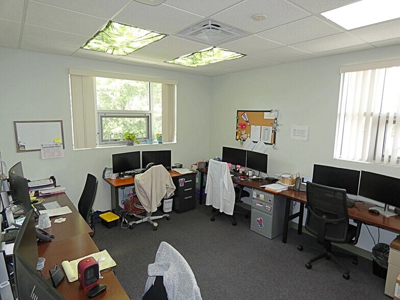 More Photos Of 6934 Elaine Dr, Niagara Falls Office For Sale