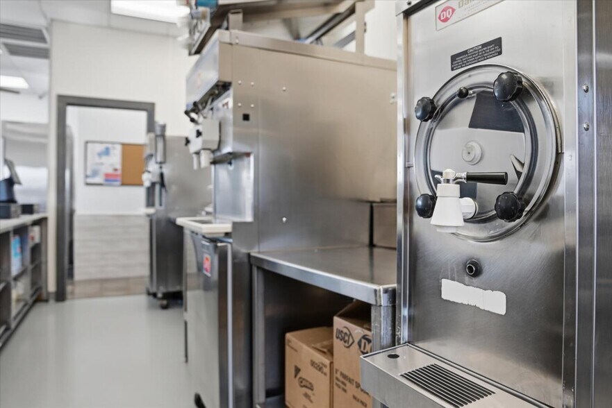 More Photos Of 309 US-6 Hwy, Oakland Fast Food For Sale