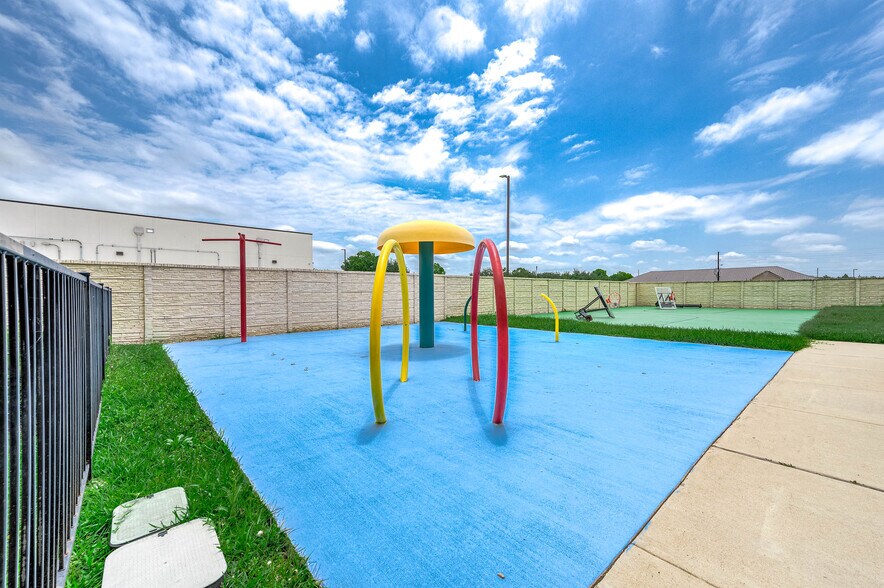More Photos Of 12152 Shadow Creek Pky, Pearland Daycare Center For Lease