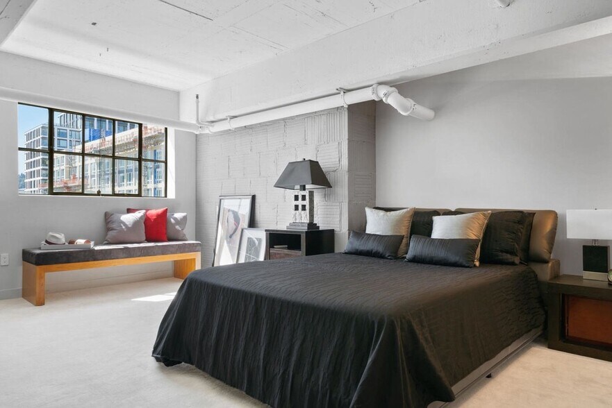 More Photos Of 1314 NW Irving St, Portland Office For Sale