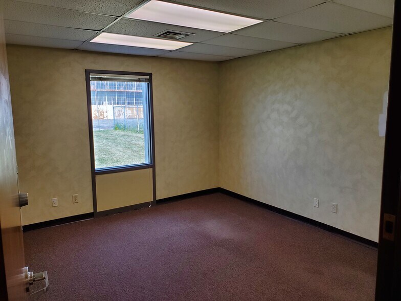 More Photos Of 426 W Ludwig Rd, Fort Wayne Storefront Retail Office For Lease