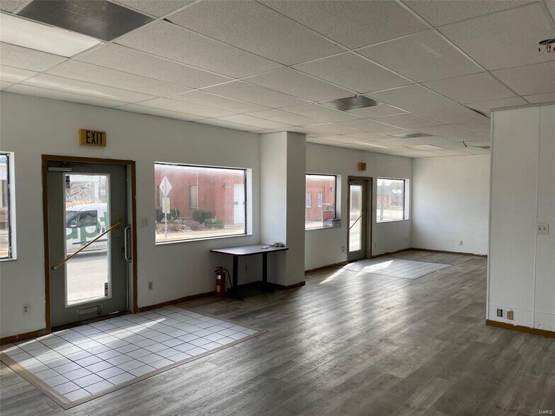 More Photos Of 105 S Jefferson St, Millstadt Storefront For Sale