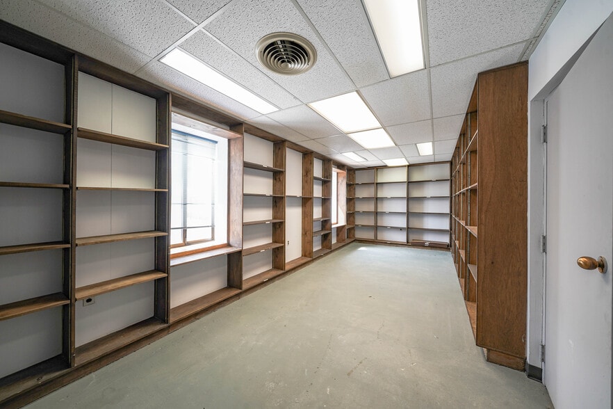 More Photos Of 8023 Malcolm Rd, Clinton Medical For Lease