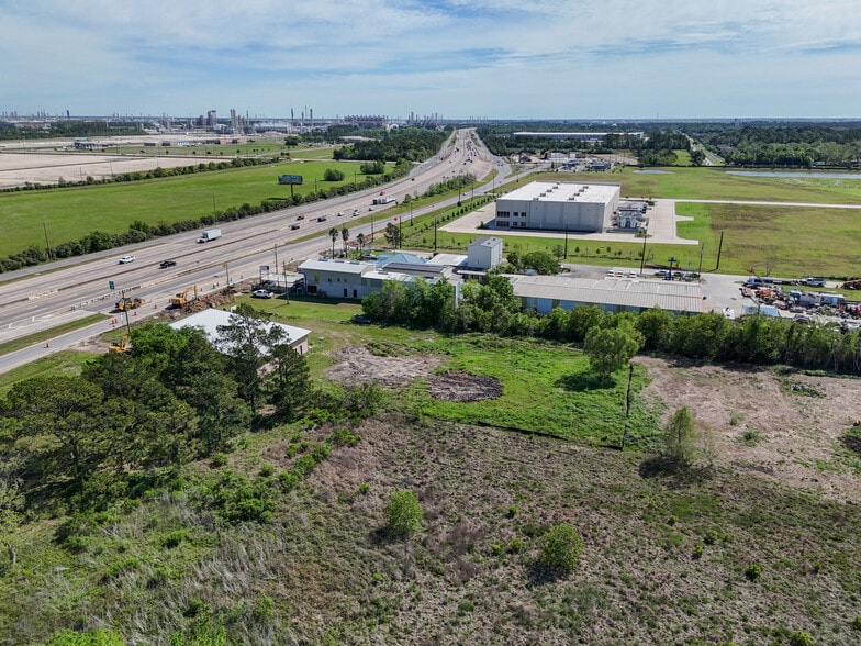 More Photos Of 7304 I-10 E, Baytown Storefront Retail Office For Sale
