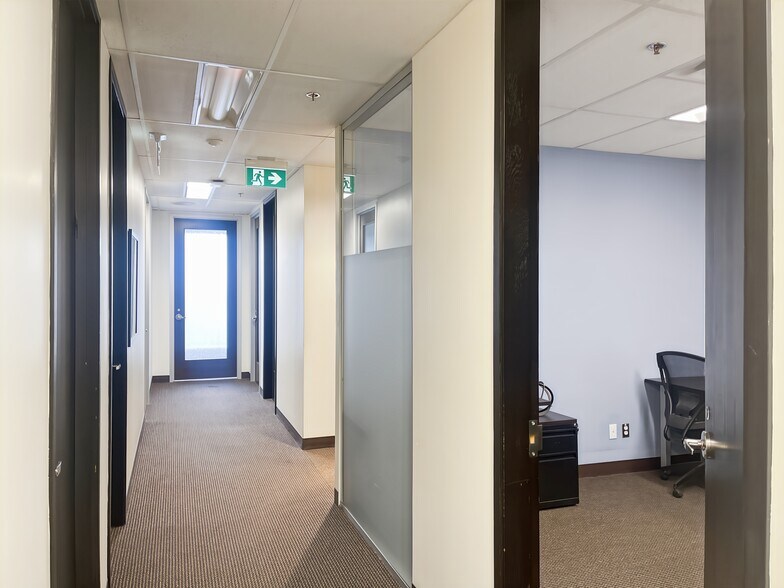 More Photos Of 500 Pl D'armes, Montréal Coworking Space