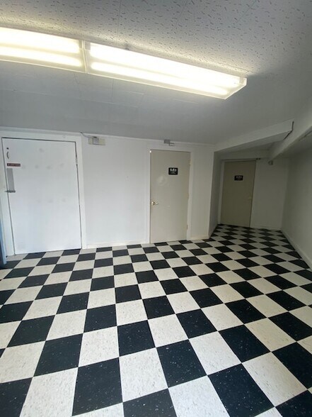 More Photos Of 23 Franklin St, Torrington Restaurant For Lease