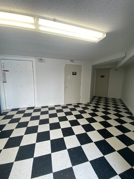 More Photos Of 23 Franklin St, Torrington Storefront Retail Office For Lease