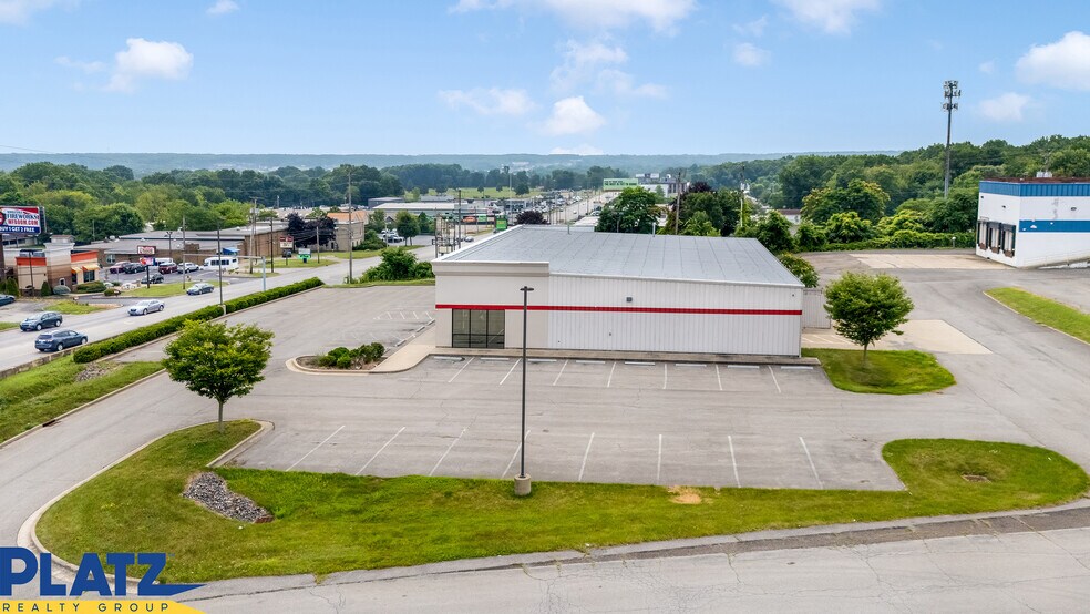 More Photos Of 3454 Youngstown Rd SE, Warren Freestanding For Sale