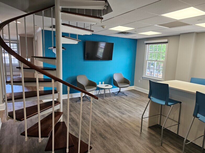 More Photos Of 1552 Post Rd, Fairfield Freestanding For Lease