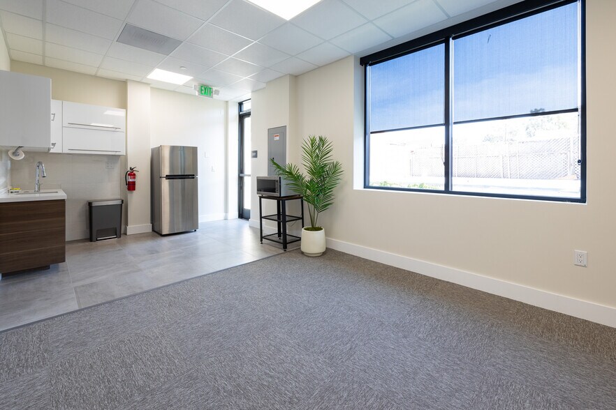 More Photos Of 24444 Hawthorne Blvd, Torrance Office For Sale