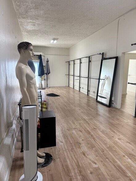 More Photos Of 2521-2523 S Robertson Blvd, Los Angeles Storefront For Lease