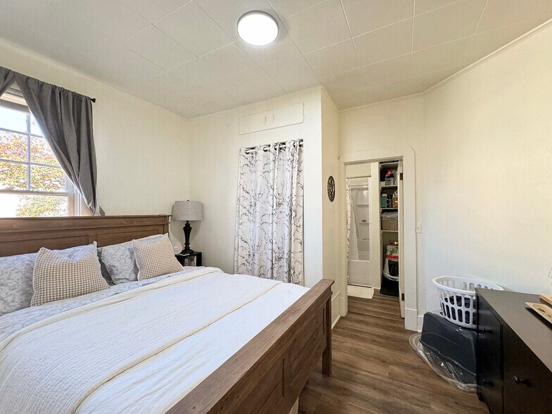 More Photos Of 306 W 1st St, Port Angeles Apartments For Sale