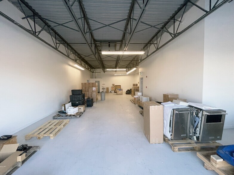 More Photos Of 14165-14185 162 Ave NW, Edmonton Showroom For Sale