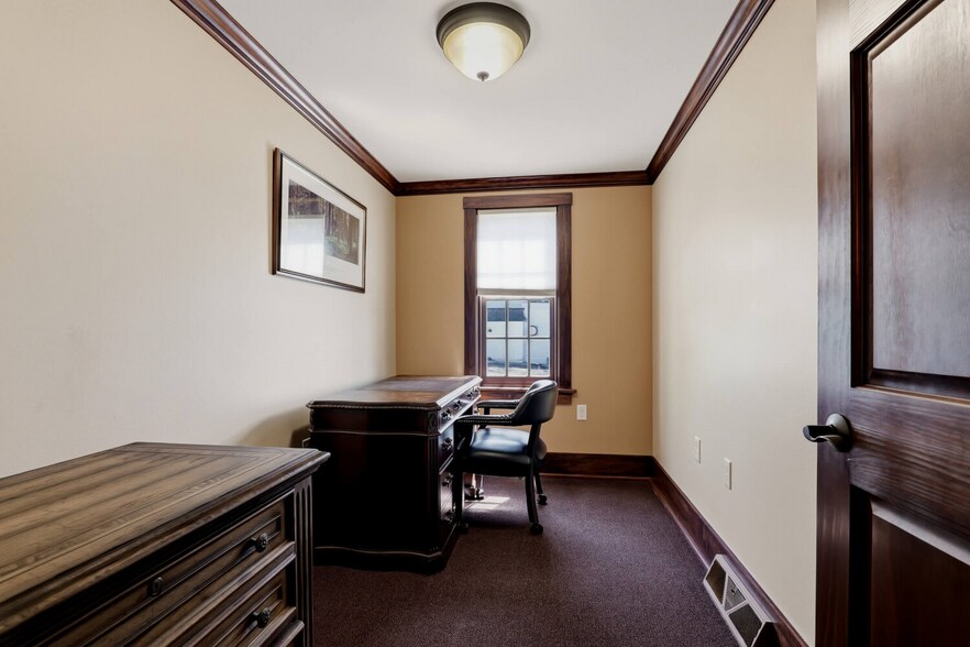 More Photos Of 517 Monroe St, Sheboygan Falls Office For Sale