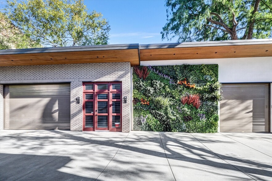 More Photos Of 21024 Laguna Canyon Rd, Laguna Beach Storefront Retail Residential For Lease