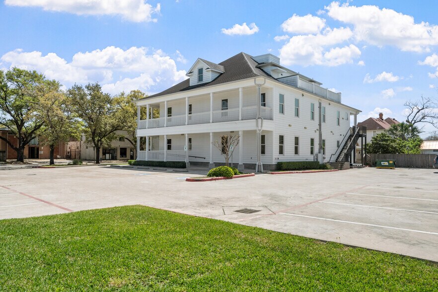More Photos Of 1523 Yale St, Houston Office Residential For Sale