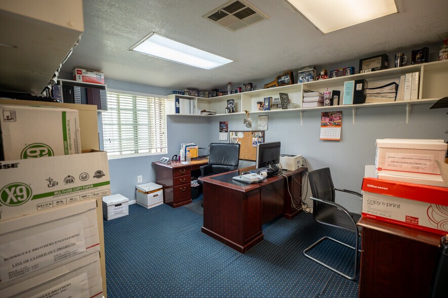 More Photos Of 2023 S Bon View Ave, Ontario Contractor Storage Yard For Sale