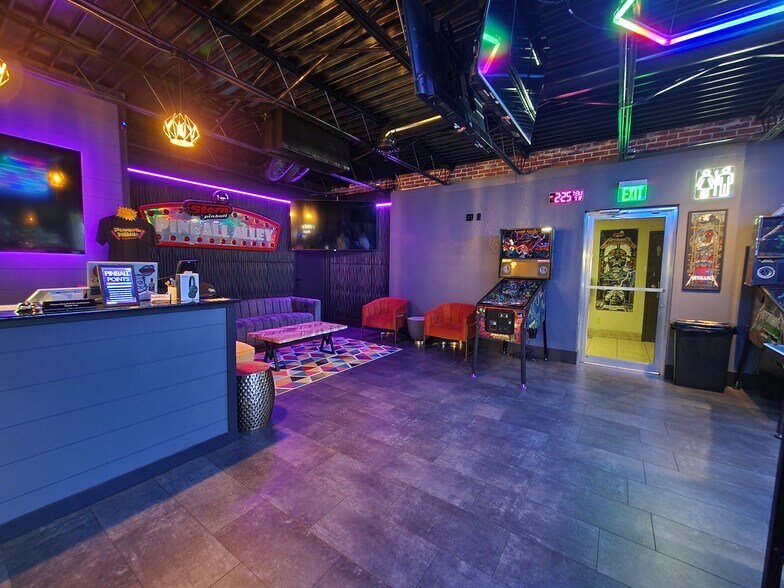 More Photos Of 521 S Glenstone Ave, Springfield General Retail For Lease