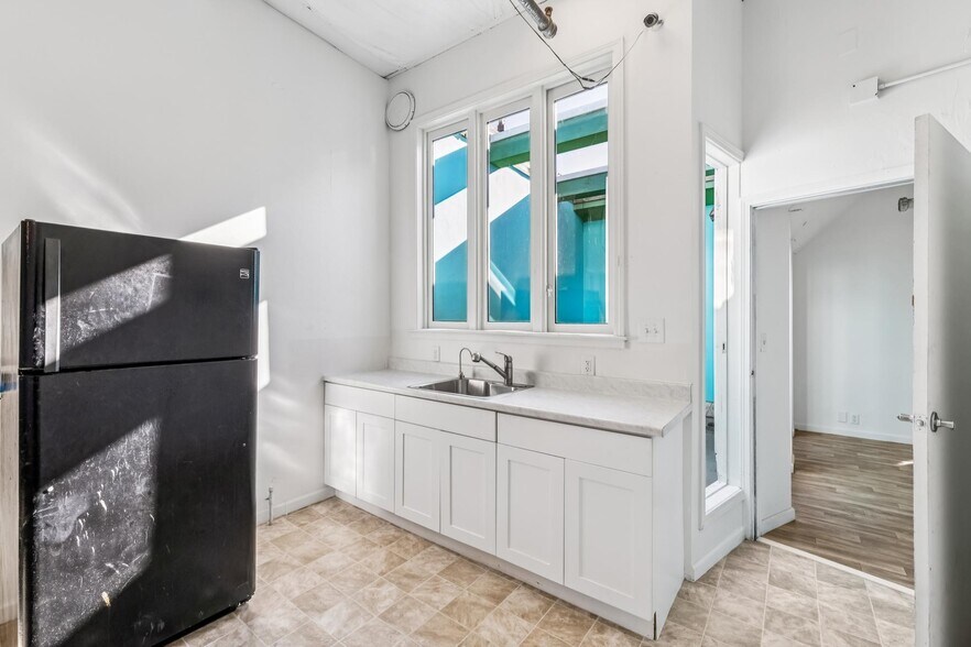 More Photos Of 2250 Jerrold Ave, San Francisco Warehouse For Sale