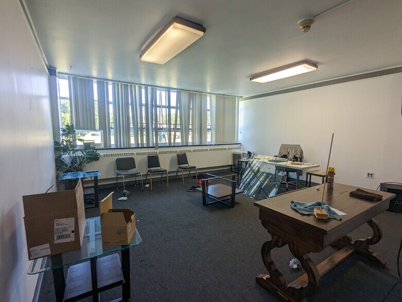 More Photos Of 350 Georgetown Rd, Carneys Point Schools For Lease