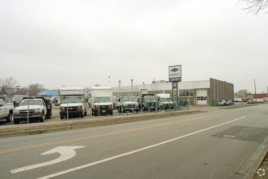 More Photos Of E Northwest Hwy, Arlington Heights Auto Dealership For Lease