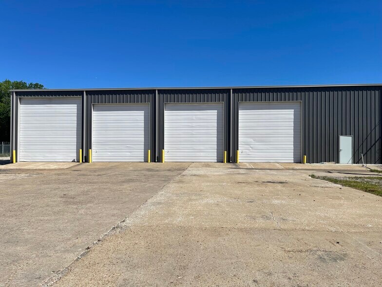 More Photos Of 1222 Frankie St, Houston Warehouse For Lease