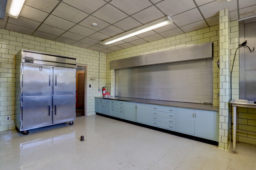 More Photos Of 4960 Hill Rd, Kennedy Schools For Lease